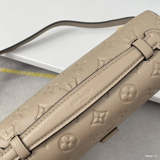 POCHETTE VUITTON MÉTIS LOUIS 0813